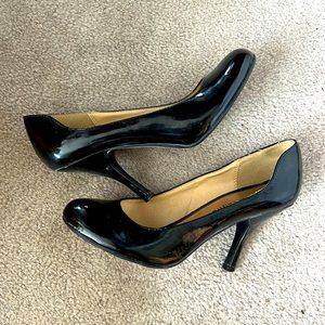 Chinese Laundry classic black pump low heel
